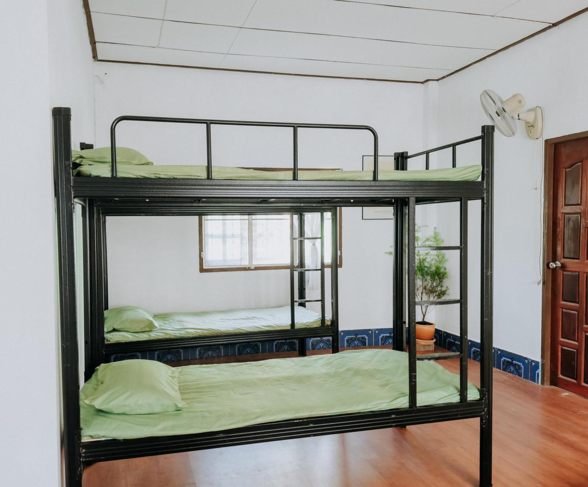 Positive Energy Homestay And Guide In Chiangkhan Chiang Khan Exterior photo